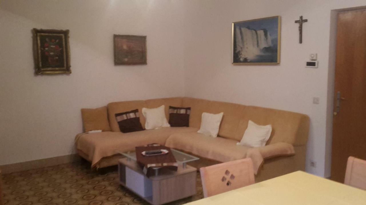 As Brela Hotel Exterior photo