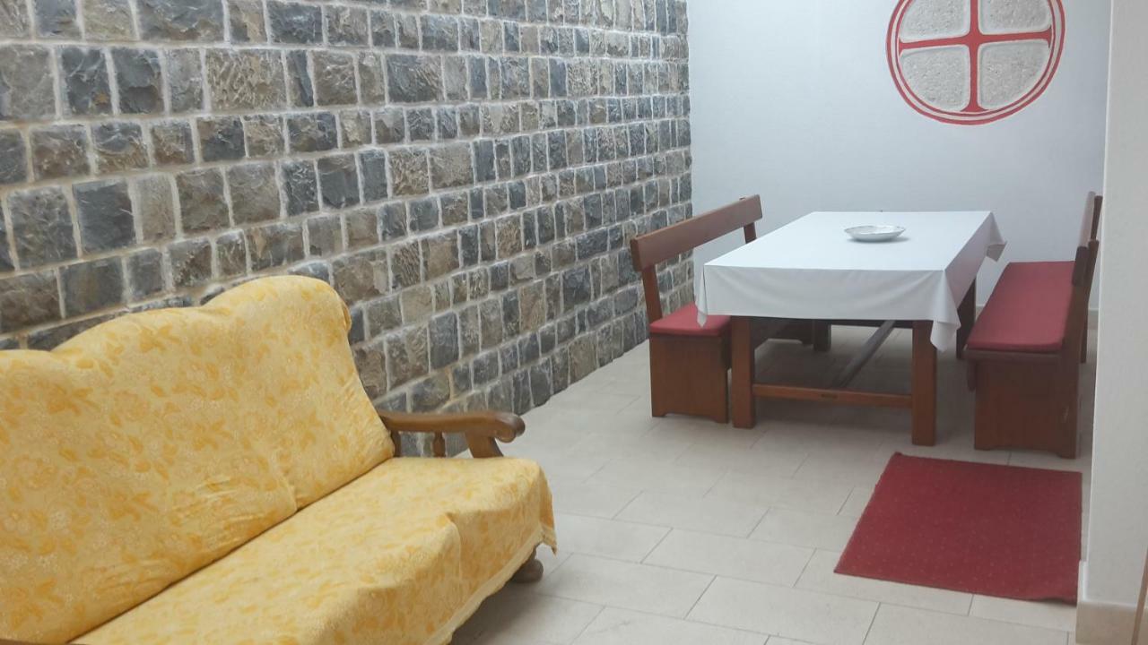 As Brela Hotel Exterior photo